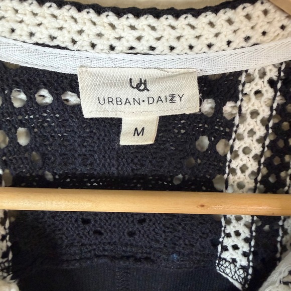 URBAN DAIZY Womens Relaxed Fit Med Black & White Crochet Button Up Sweater Boho - Picture 3 of 8